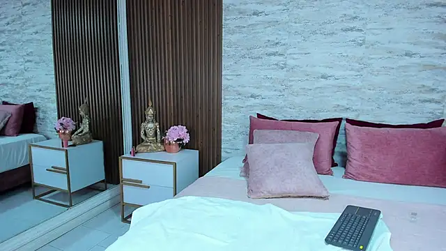 MadisonHunter2024 online show from 01-17-25, 10:34