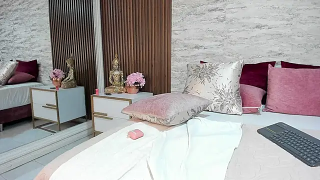 MadisonHunter2024 online show from 01-19-25, 01:43