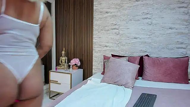 MadisonHunter2024 online show from 01-22-25, 10:59