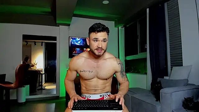 Maximo Marcelo online show from 02-05-25, 02:08