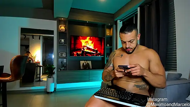 Maximo Marcelo online show from 02-12-25, 02:56