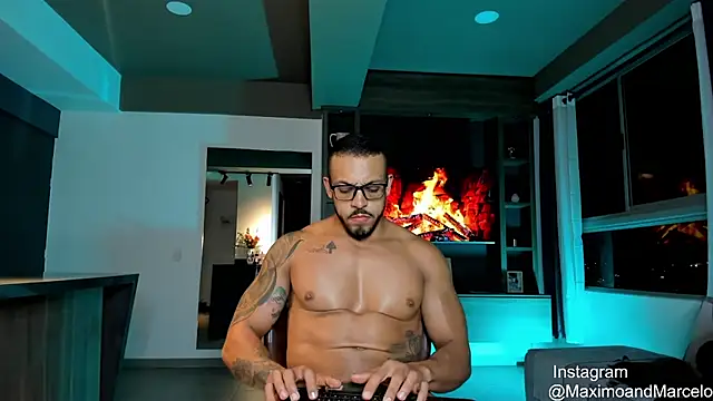 Maximo Marcelo online show from 02-18-25, 02:16