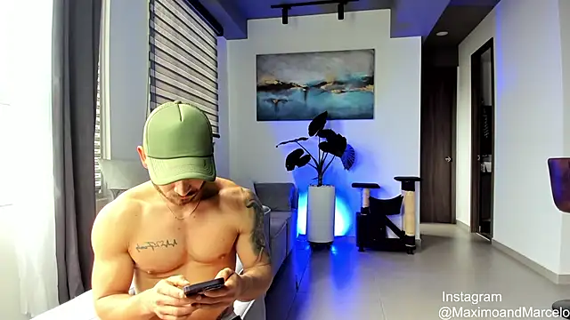 Maximo Marcelo online show from 02-28-25, 01:14