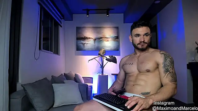 Maximo Marcelo online show from 03-05-25, 02:03