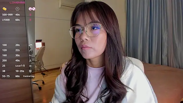 Snapshot of moonlight8_ chatting on 09-18-25, 10:28 moonlight8 online show from 09-18-25, 10:28