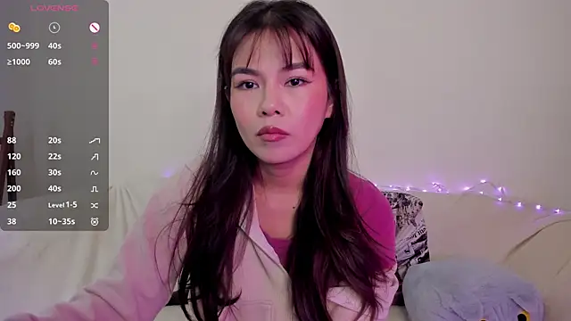 Snapshot of moonlight8_ chatting on 10-19-25, 03:12 moonlight8 online show from 10-19-25, 03:12