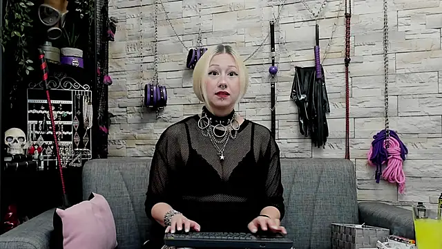 CruelMistress online show from 10-28-25, 11:29