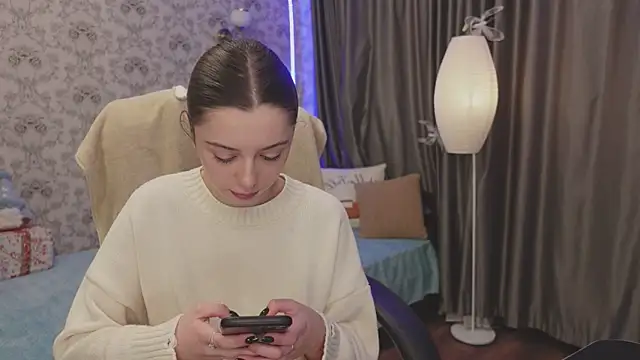 DinaCandy online show from 12-20-24, 11:21