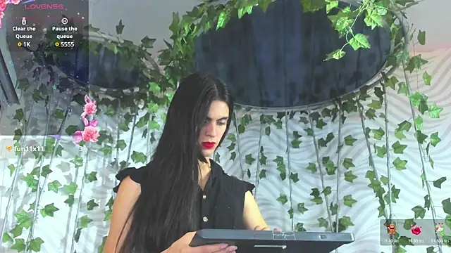 Snapshot of Venusflame__ chatting on 02-04-25, 01:48 Venusflame online show from 02-04-25, 01:48