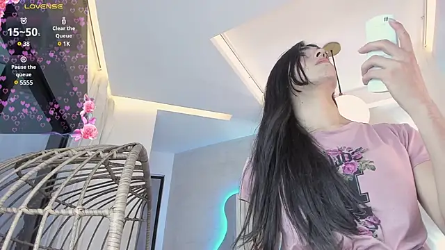 Snapshot of Venusflame__ chatting on 02-13-25, 12:00 Venusflame online show from 02-13-25, 12:00