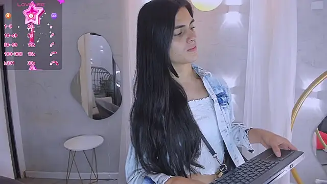 Snapshot of Venusflame__ chatting on 03-17-25, 01:18 Venusflame online show from 03-17-25, 01:18