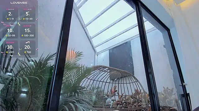 Snapshot of Venusflame__ chatting on 10-18-25, 12:06 Venusflame online show from 10-18-25, 12:06