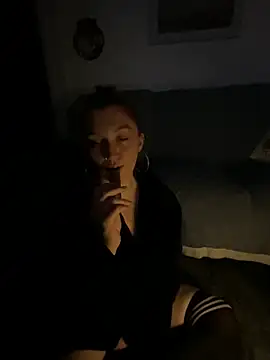 Snapshot of Stoner_BarbieXX chatting on 12-19-25, 11:01 Stoner BarbieXX online show from 12-19-25, 11:01