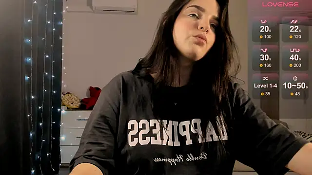 Snapshot of __Latisha__ chatting on 01-18-25, 02:23   Latisha   online show from 01-18-25, 02:23