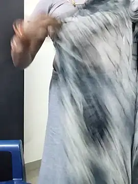 Snapshot of Tamilrojanew chatting on 11-11-25, 04:40 Tamilrojanew online show from 11-11-25, 04:40