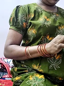 Snapshot of Tamilrojanew chatting on 11-12-25, 06:03 Tamilrojanew online show from 11-12-25, 06:03