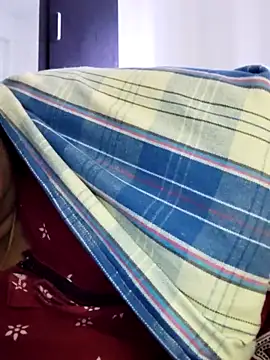 Snapshot of Tamilrojanew chatting on 11-15-25, 06:00 Tamilrojanew online show from 11-15-25, 06:00