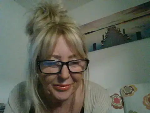 Snapshot of Miss-Cx chatting on 12-25-24, 09:11 Miss-Cx online show from 12-25-24, 09:11