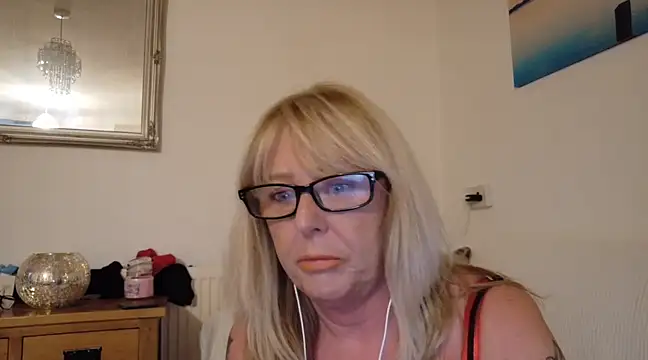 Snapshot of Miss-Cx chatting on 02-06-25, 05:19 Miss-Cx online show from 02-06-25, 05:19