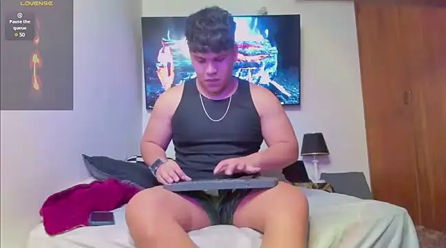 Snapshot of Khail68 chatting on 02-07-25, 08:33 Khail68 online show from 02-07-25, 08:33