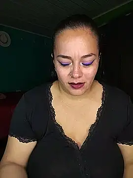 Snapshot of emily_sweet13 chatting on 05-26-26, 01:34 emily sweet13 online show from 05-26-26, 01:34