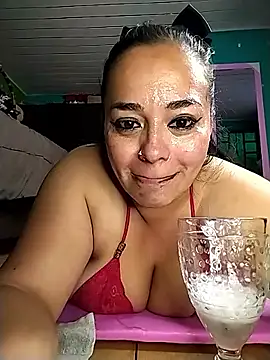Snapshot of emily_sweet13 chatting on 05-31-26, 06:09 emily sweet13 online show from 05-31-26, 06:09