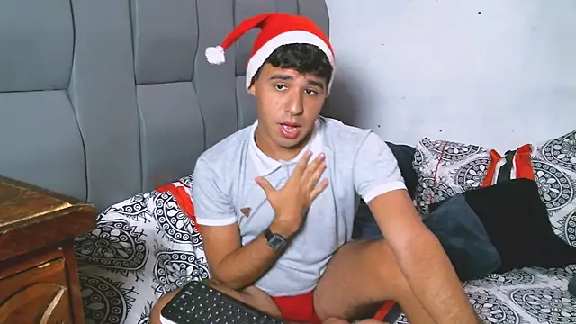 Snapshot of beautiful_james chatting on 12-12-24, 08:10 beautiful james online show from 12-12-24, 08:10