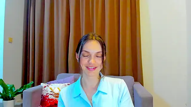 Snapshot of LovelyeeMia chatting on 10-28-25, 11:47 LovelyeeMia online show from 10-28-25, 11:47