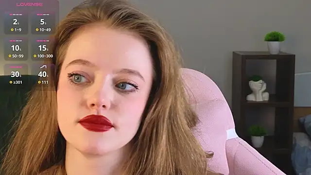 Snapshot of Eveleen_Soleen chatting on 12-13-24, 10:45 Eveleen Soleen online show from 12-13-24, 10:45