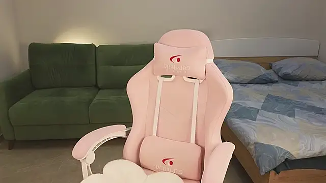 Snapshot of Eveleen_Soleen chatting on 02-09-25, 10:21 Eveleen Soleen online show from 02-09-25, 10:21