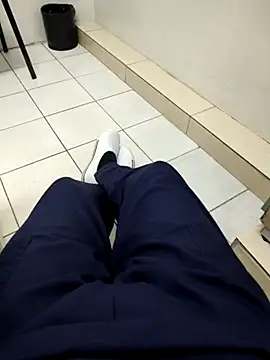 Snapshot of gatmoreno1 chatting on 09-23-25, 04:43 gatmoreno1 online show from 09-23-25, 04:43