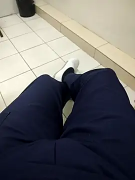 Snapshot of gatmoreno1 chatting on 09-29-25, 04:23 gatmoreno1 online show from 09-29-25, 04:23