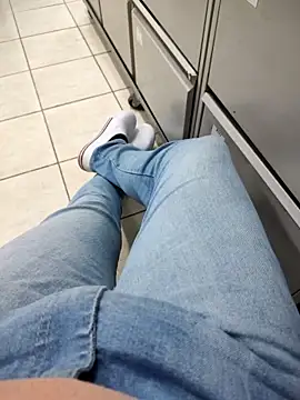 Snapshot of gatmoreno1 chatting on 10-11-25, 02:37 gatmoreno1 online show from 10-11-25, 02:37