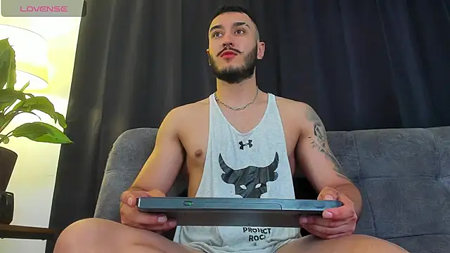 Snapshot of Zionmattis chatting on 12-04-24, 01:14 Zionmattis online show from 12-04-24, 01:14