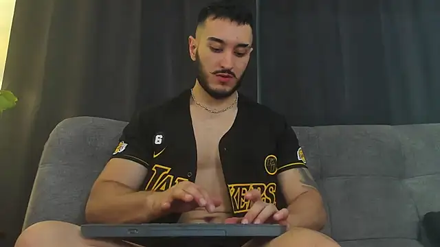 Snapshot of Zionmattis chatting on 12-10-24, 12:28 Zionmattis online show from 12-10-24, 12:28