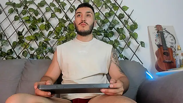 Snapshot of Zionmattis chatting on 01-06-25, 11:42 Zionmattis online show from 01-06-25, 11:42