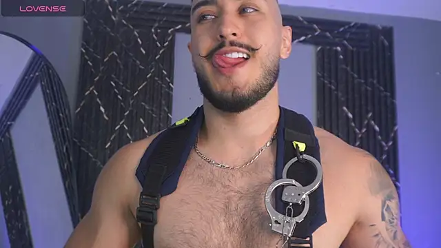 Snapshot of Zionmattis chatting on 11-15-25, 01:03 Zionmattis online show from 11-15-25, 01:03