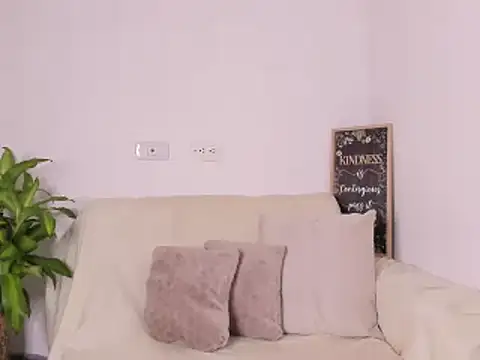 Snapshot of lulu_rrussell chatting on 01-28-25, 03:04 lulu rrussell online show from 01-28-25, 03:04