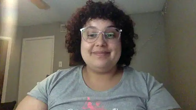 Snapshot of kawaiimay chatting on 01-01-25, 12:32 kawaiimay online show from 01-01-25, 12:32