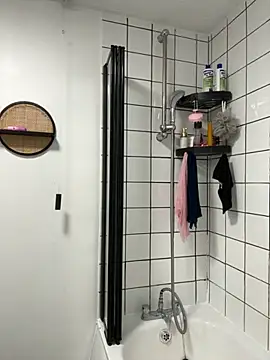 vanilla chocolate23 online show from 10-17-25, 02:19