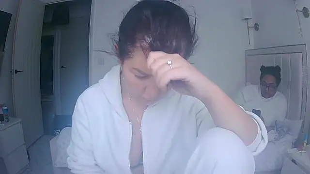 vanilla chocolate23 online show from 04-21-26, 08:31