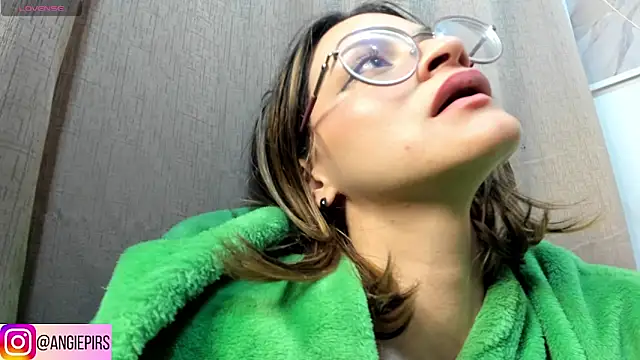 Snapshot of Angie_Pirss chatting on 01-31-25, 01:43 Angie Pirss online show from 01-31-25, 01:43