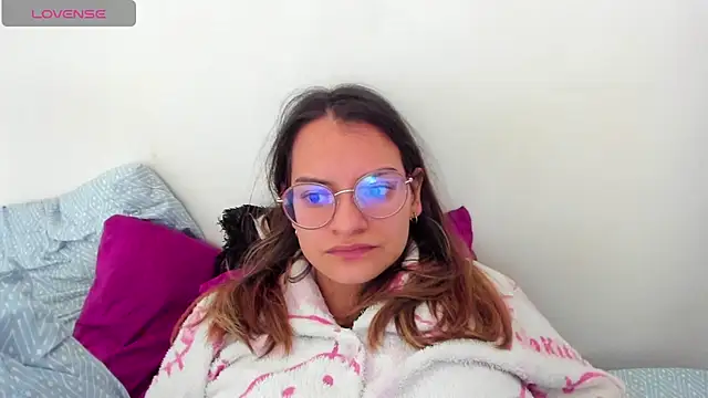 Snapshot of Angie_Pirss chatting on 12-15-25, 03:05 Angie Pirss online show from 12-15-25, 03:05