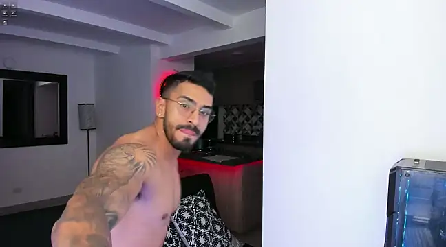 Snapshot of tony_muscle chatting on 01-17-25, 01:04 tony muscle online show from 01-17-25, 01:04