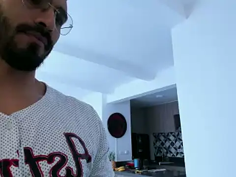 Snapshot of tony_muscle chatting on 01-21-25, 05:41 tony muscle online show from 01-21-25, 05:41