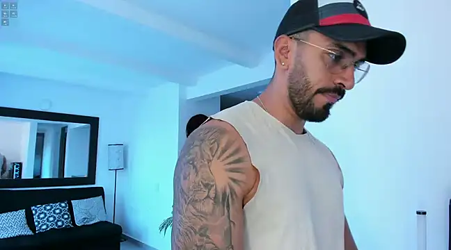 Snapshot of tony_muscle chatting on 01-29-25, 10:01 tony muscle online show from 01-29-25, 10:01