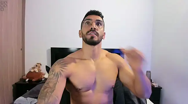 Snapshot of tony_muscle chatting on 01-31-25, 04:03 tony muscle online show from 01-31-25, 04:03