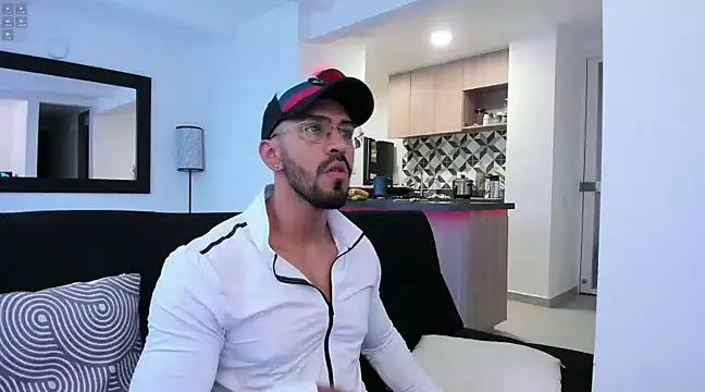 Snapshot of tony_muscle chatting on 02-08-25, 11:55 tony muscle online show from 02-08-25, 11:55