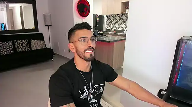 Snapshot of tony_muscle chatting on 02-09-25, 01:11 tony muscle online show from 02-09-25, 01:11