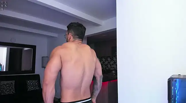 Snapshot of tony_muscle chatting on 02-16-25, 12:41 tony muscle online show from 02-16-25, 12:41